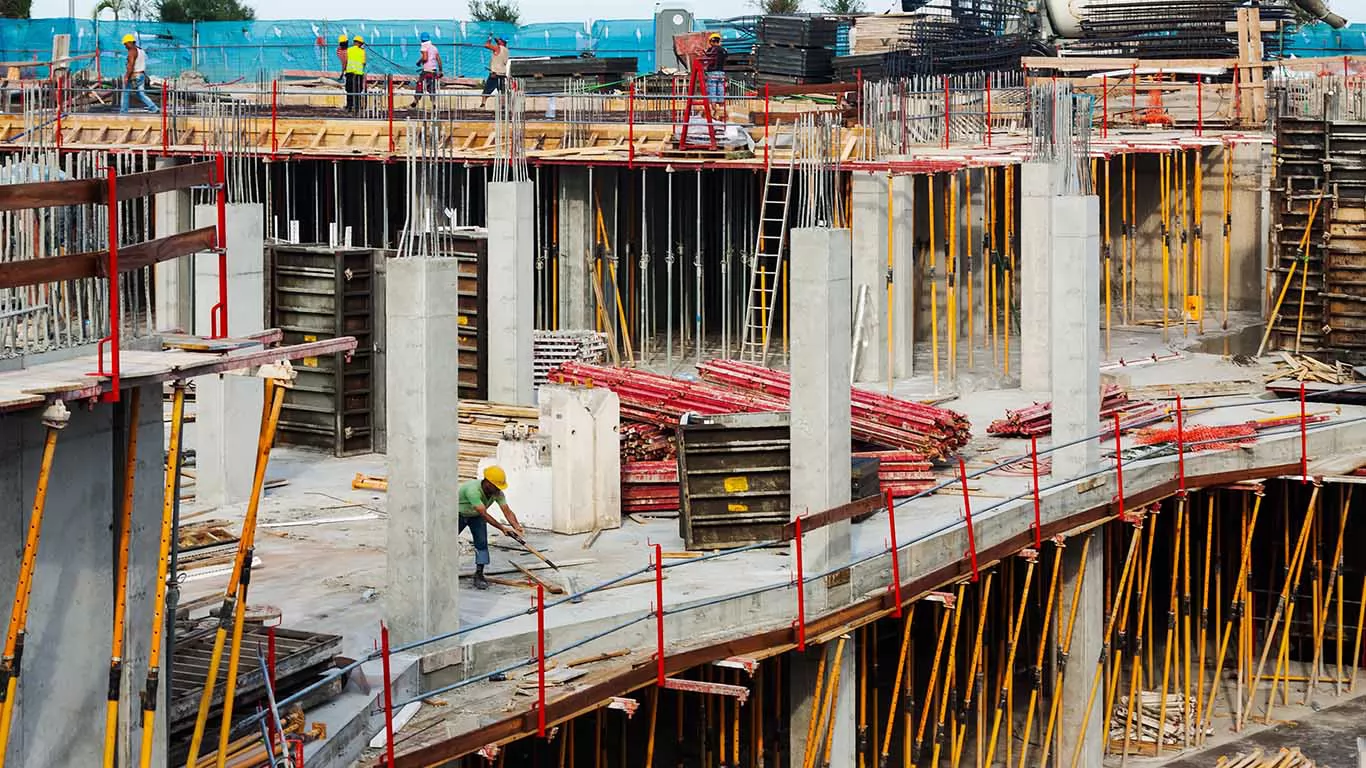 10 Essential Tips for Choosing the Right Builder
